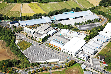 兼工業の本社と工場外観